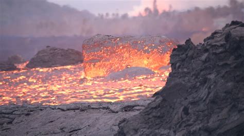 Giant Boulders Of Lava Flowing From Kilauea Volcano The Weather Channel