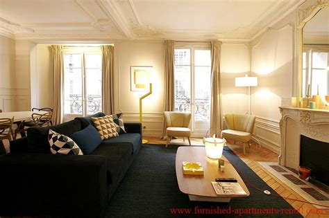 Lorsque les meubles qui garnissent un local d'habitation proposé en location lui donnent un minimum d'habitabilité, on est en présence d'une location meublée. Location appartement meublé, Location meublée Paris ...