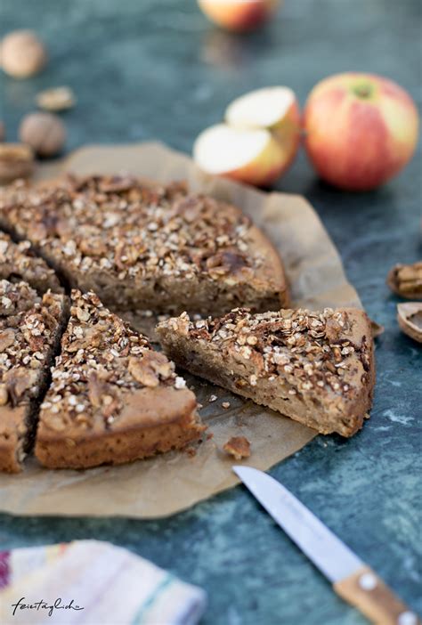 Manchmal braucht es eben gar nicht viel aufwand oder zutaten, um andere glücklich zu machen. Apfel-Walnuss-Kuchen - schneller, saftiger Rührteig mit ...