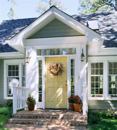 30 Flawless Exterior House Paint Ideas With Yellow Colors Coodecor