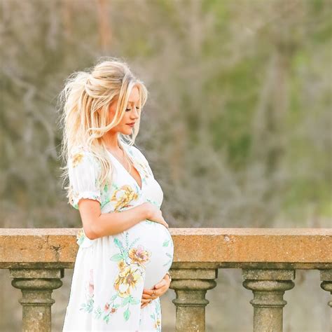 Spring Maternity | Maternity pictures, Spring maternity, Maternity poses