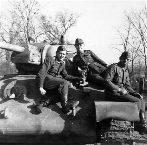 Panzerkampfwagen T 34 747 R 3 World War Photos