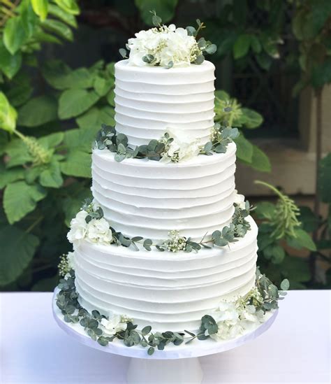I made this rustic wedding cake for a customer who requested a simple wedding cake for her wedding reception party. Greenery Wedding: greenery and botanical themed party ...