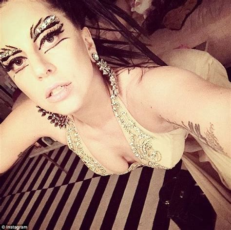 Make Up Obsessed Lady Gaga Takes 50 Selfies For Shiseidos New Beauty