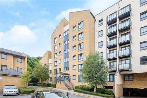 The property has a modern. 2 bedroom flat to rent, Victoria Way, Woking, GU, GU21 6AL