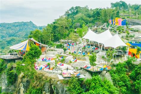 Foto Obelix Hills Harga Tiket Jam Buka Dan Daya Tarik