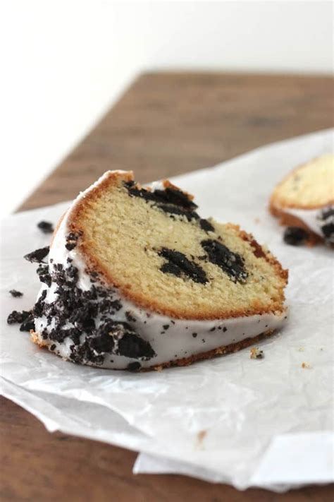 Crushed oreo™ cookies cake batter on the bottom, creamy whipped vanilla frosting and even more crushed oreo™ cookies on top; Vanilla Oreo Bundt Cake | Recipe | Vanilla oreo, Oreo ...