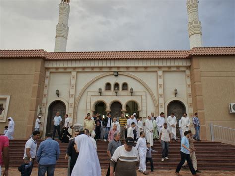 Adzan dikumandangkan lima kali dalam sehari. Ngetest TOA Masjid Kuwait - Kompasiana.com