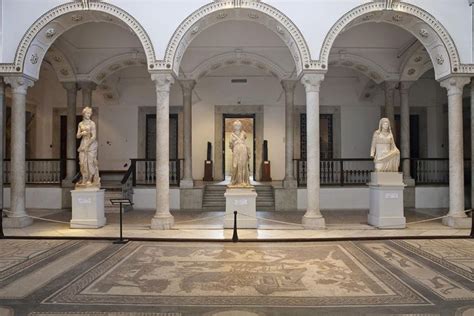 متحف باردو في تونس العاصمة سائح