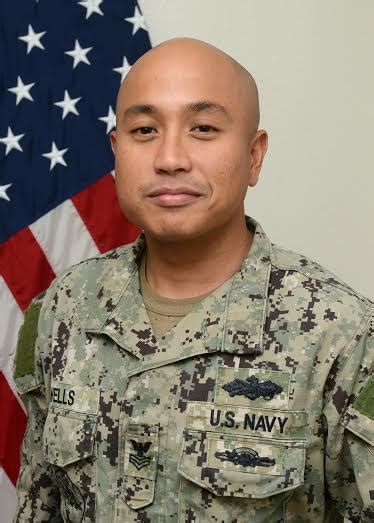 Fil Am Us Navy Officer Awarded For Leadership Skills Gma News Online