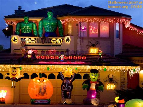 This is a house that does some serous decorations for halloween, a fling ghost crossing from this house to the house across the city street, fog machines. 11 Craziest Halloween Decorated Homes