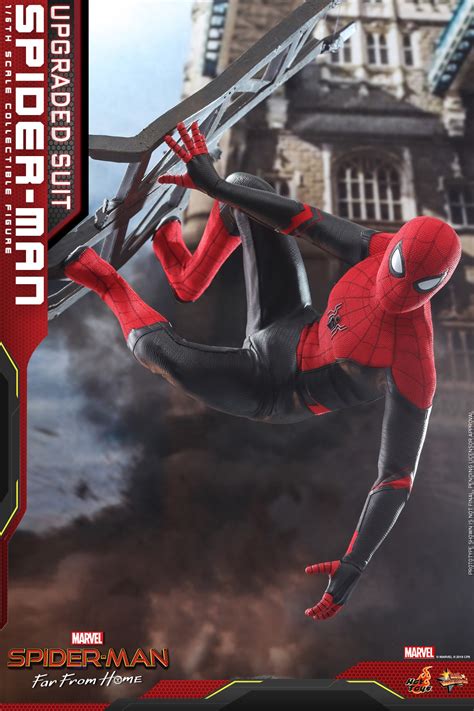 The noir suit in spider man ps4 comes with the sound of silence suit power. Hot Toys Upgraded Suit Spider-Man Far From Home Figure Up ...