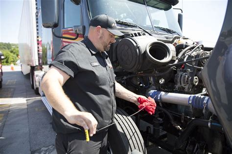 Why You Need To Hire Professional Mechanic For Heavy Duty Trucks