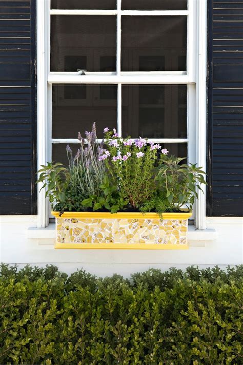 Apr 27, 2020 · there's no denying the power of curb appeal, and if you're hunting for an easy way to make your home more visually appealing, window boxes are a fairly simple solution.we discovered the 20 best. 18 Fun Gardening Ideas For Your Window Boxes - Window Box ...