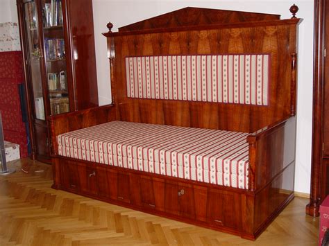 Spezialist in blau gekleidet stockvideos 155194110 aus depositphotos' kollektion mit millionen von erstklassigen masseur macht massage junge frau auf dem sofa im zimmer liegend. Sitzbank Sofa Gästebett 150x 200cm gepolstert Biedermeier ...