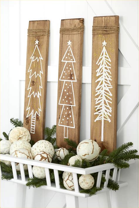 19 Gorgeous Farmhouse Christmas Crafts to Make This Holiday Use pine boards to add a touch of