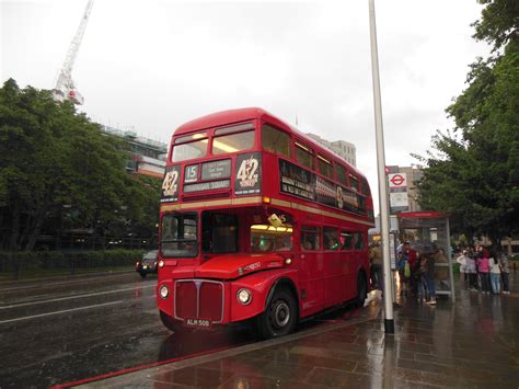 レトロなロンドンバス「ルートマスター(Routemaster)」に乗ってみよう!【ロンドン】 イギリス／ギルフォード特派員ブログ | 地球の歩き方