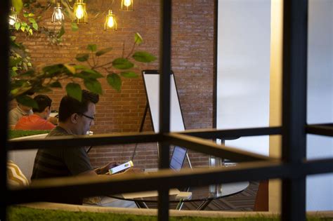 Visit the gallery and design space to savor the creativity from various artworks and designed items. Manfaat Kerja di Coworking Space - Genius Idea
