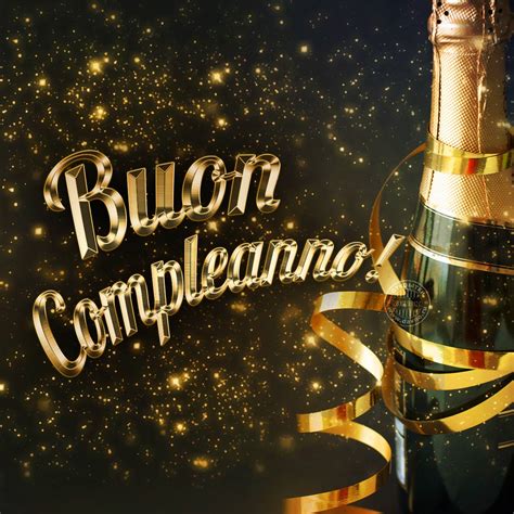 Часть итальянского panettone торта рождества. Картинки На Итальянском С Днем Рождения