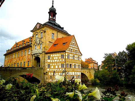 A focal point in the network of metropolitan regions. Bamberg - Gartenstadt, Domstadt, Welterbe - Weltenkundler