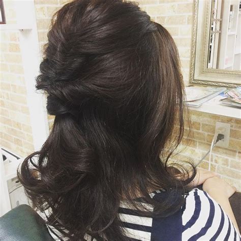 くるりんぱを二回した後に毛先を三つ編みにしてまとめています。 お出掛の際のヘアアレンジにどうぞ♪ hair works &solの動画が気に入って頂けたらチャンネル登録お願いします. 仕上げの簡単アレンジ くるりんぱでハーフアップ 簡単で可愛い ...