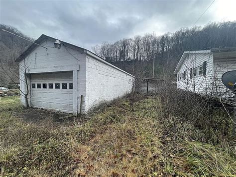 87 Elkridge Rd Powellton Wv 25161 Mls 22 1706 Zillow