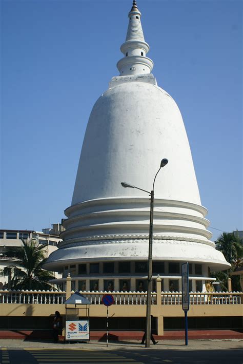 Colombo Fort Sri Sambuddhaloka Vlhara Buddhist Temple In Sri Lanka