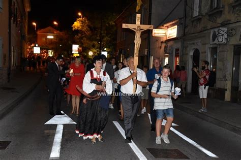 Video Tisu U Crikveni Ana U Procesiji Tunera Info