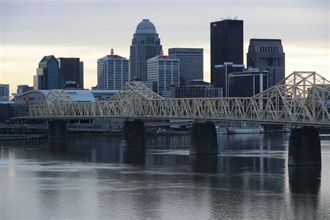 Kentucky's average annual salary below national average. How it compares