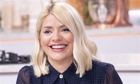 Oops Holly Willoughby Suffers Embarrassing Wardrobe Malfunction On This Morning Hello