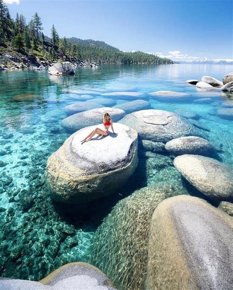 O Lago Tahoe é Um Grande Lago De água Doce Situado Nas Montanhas Da