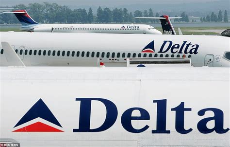 American Delta And United Airlines Stop Flights To China Due To Deadly