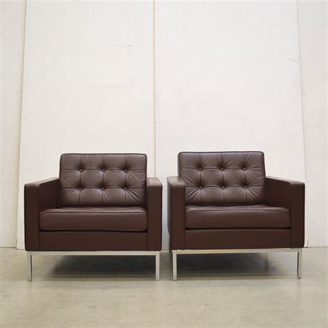 Pair Of Lounge Chairs By Florence Knoll For Knoll 1990s 177763