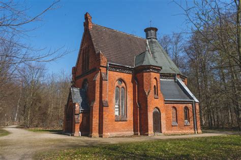 Umgeben von einem wunderschönen buchenwald und mit einem spektakulärem blick über die ostsee zeichnet es sich durch eine mischung aus chilliger atmosphäre und bezaubernder landschaft aus. Ostseeküstenradweg - Tour von Heiligendamm bis nach Rerik