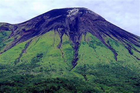 Indonesia banyak mempunyai gunung berapi karena berada di jalur ring of fire. Kenampakan Alam di Indonesia Beserta Gambarnya Lengkap!!!
