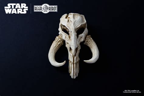 Mandalorian Skull Mini Sculpture Regal Robot