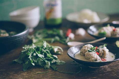 Make them with pork or chicken, pass them around at a party or have them for dinner! Thai Chicken Meatball Soup - Souvlaki For The Soul