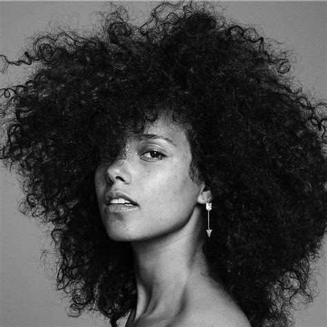 Alicia keys the singer has rocked a number of interesting looks over the years, which have been able to show off the versatility of her own hair. Alicia Keys Natural Hair - Alicia Keys Songs No One