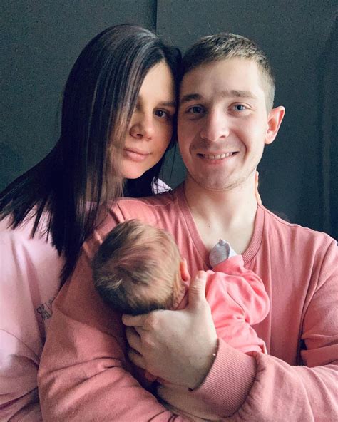 Russian Influencer Goes Viral For Divorcing Husband And Marrying Her Stepson