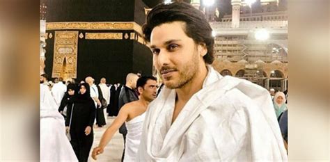 Nikaah fame, british born pakistani super talented and successful star. Veteran actor Ahsan Khan performs Umrah with his wife