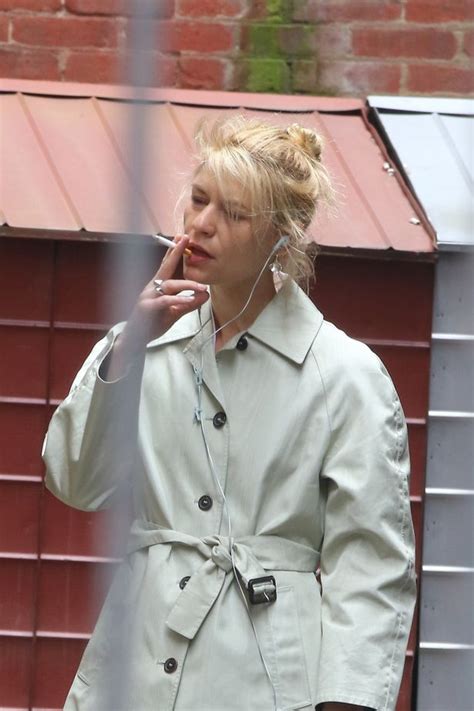 Claire Danes Is Far From Her Glamorous Self Puffing On Cigarette During Break From Off Broadway