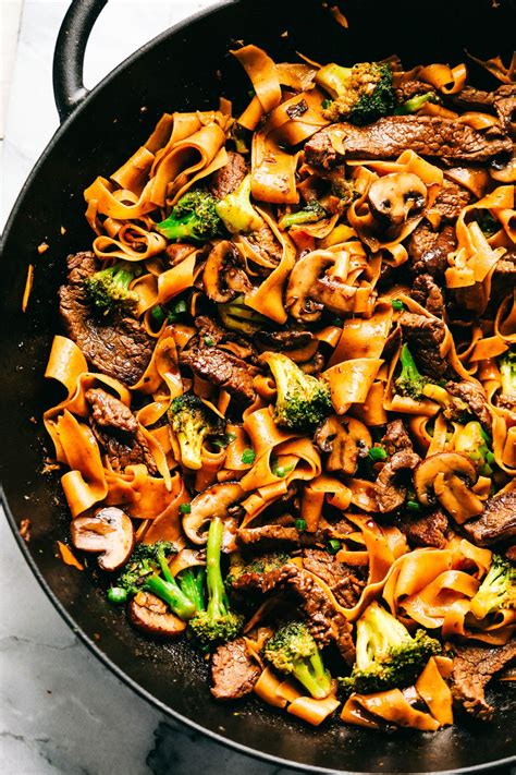 In same skillet, over medium heat, cook bell pepper and onions 5 to 6 minutes or until tender, stirring occasionally. Garlic Beef and Broccoli Noodles | The Recipe Critic ...