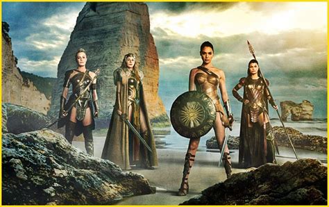 神力女超人wonder Woman2017 從左開始是antiope將軍、希波呂忒女王queen Hippolyta、黛安娜diana和將軍副官menalippe Wonderwoman