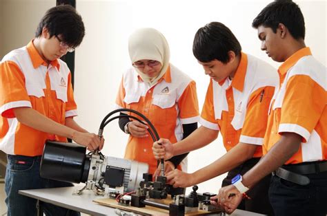 Walaupun ia terkenal dengan program pengajian asing, hufs juga turut menawarkan kursus dalam bidang kejuruteraan, sains. Saya Nak Jadi Jurutera - Universiti Mana Paling Baik Untuk ...