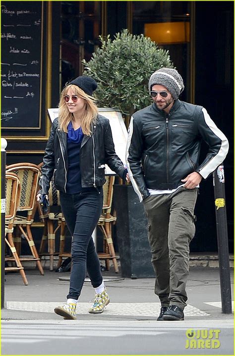 bradley cooper and suki waterhouse kiss and hold hands in paris photo 2847177 bradley cooper