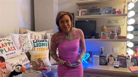 gma s robin roberts flaunts figure in tight pink dress with sexy lace sleeves as fans stunned