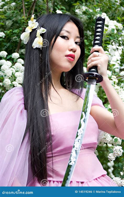Mujer Japonesa Hermosa Foto De Archivo Imagen De Exterior 14519246