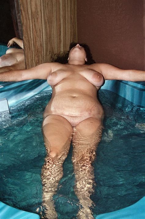 Xxx Slut Wife Nude In Public Motel Whirlpool Shaving Pussy