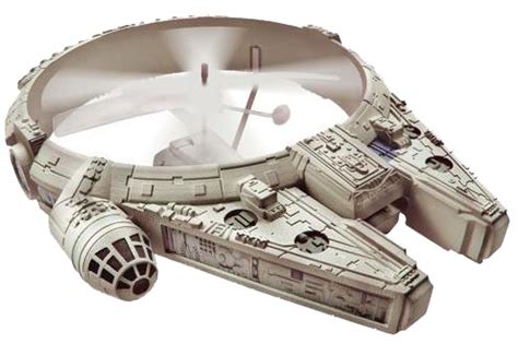 Just grab this remote control toy and have the time of your life experiencing the ultimate flying adventure. Un Faucon Millenium qui vole