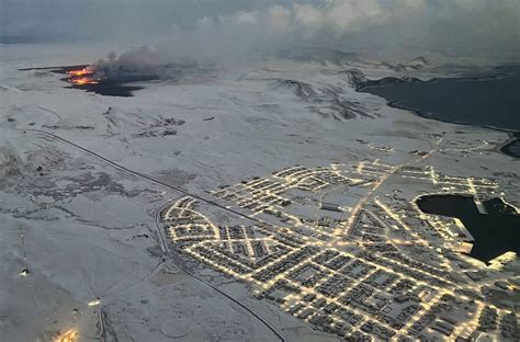 Iceland Volcano Update City Gas Warning Lava Bed Map As Tongue Flows West